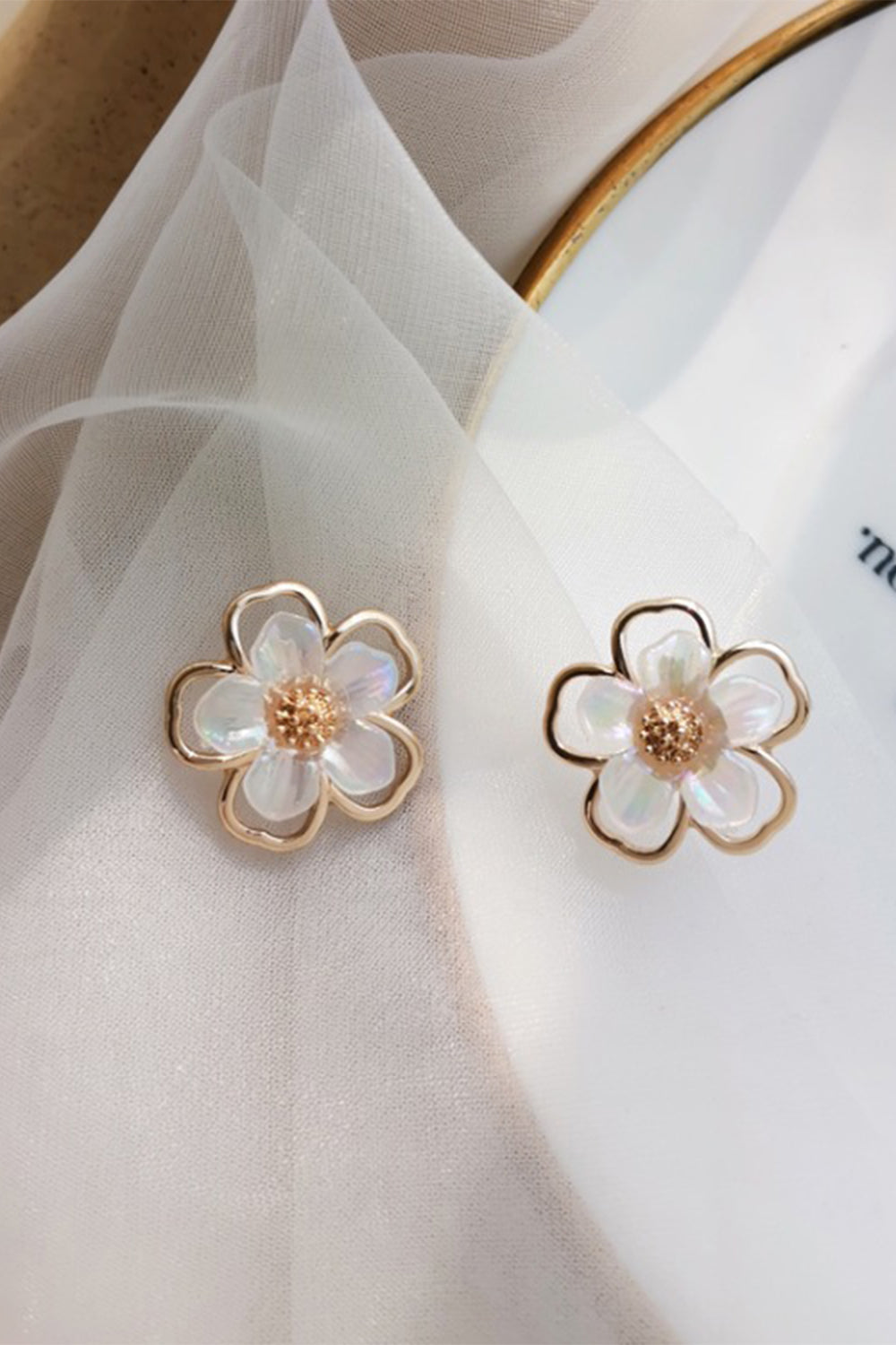 White Flowers Earrings