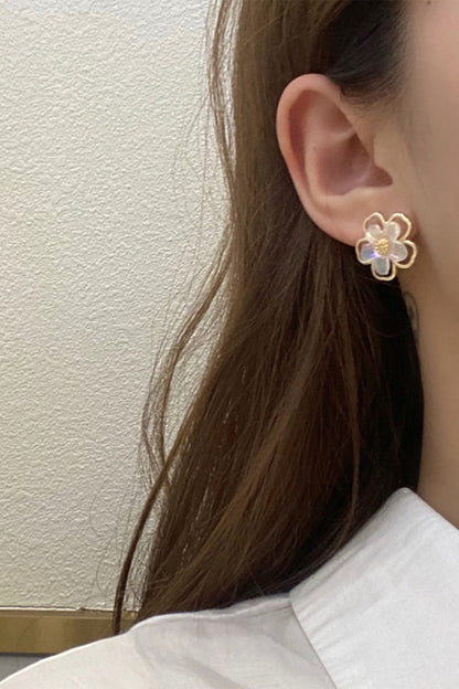 White Flowers Earrings