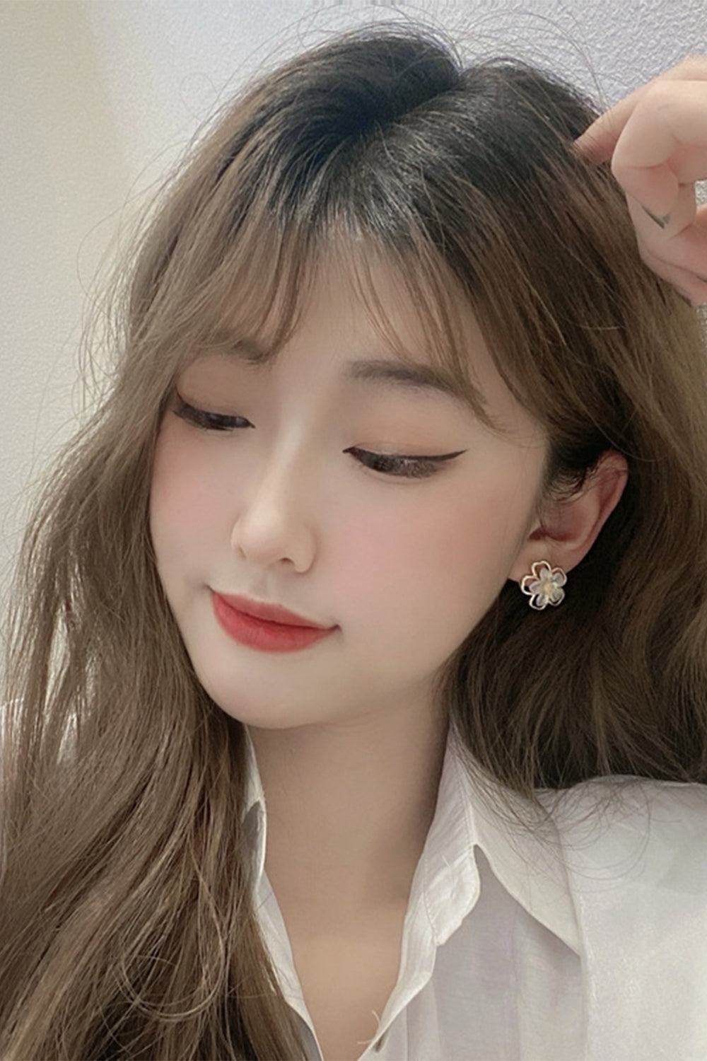 White Flowers Earrings