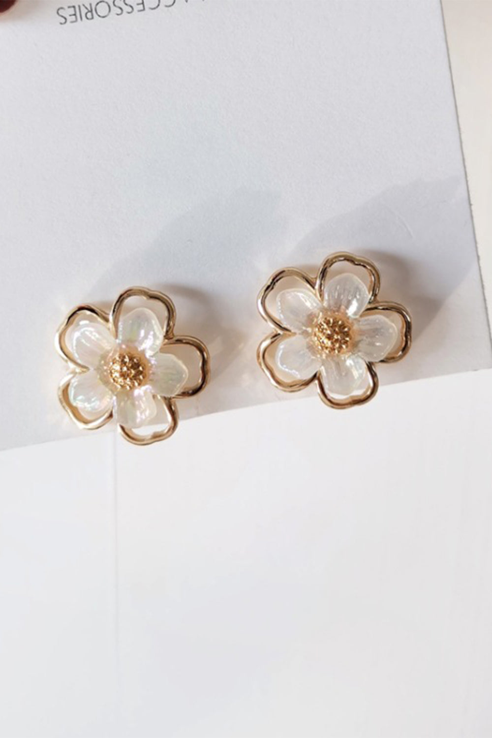 White Flowers Earrings