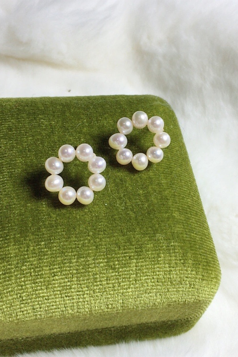 Pearl White Ear Stud