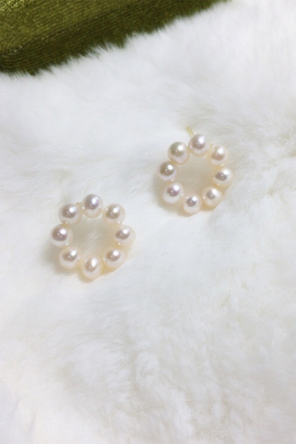 Pearl White Ear Stud